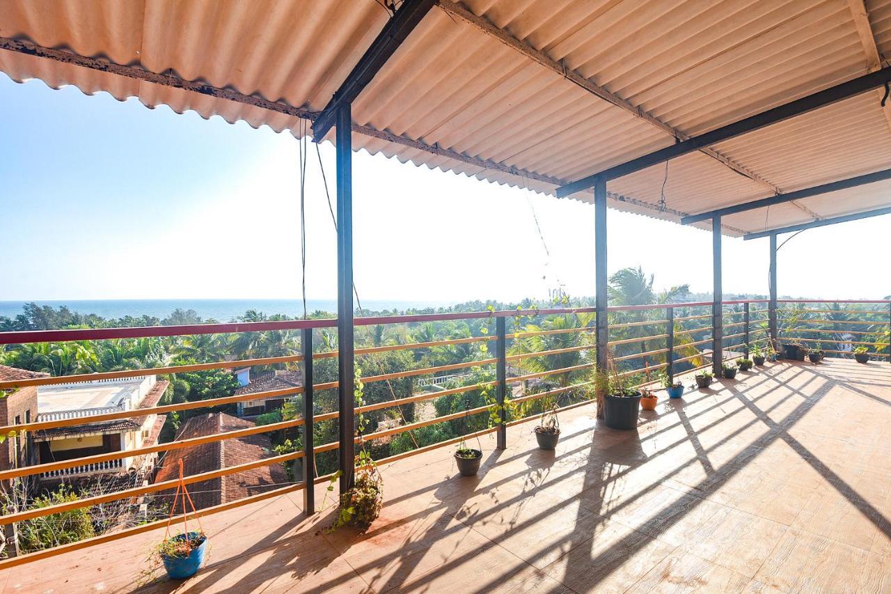 Fabexpress The Voyage Hotel Morjim Exterior photo