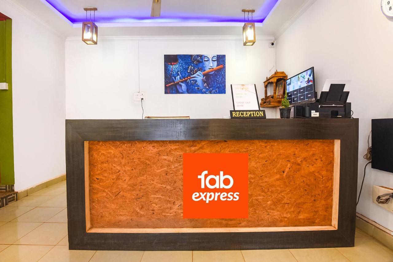 Fabexpress The Voyage Hotel Morjim Exterior photo