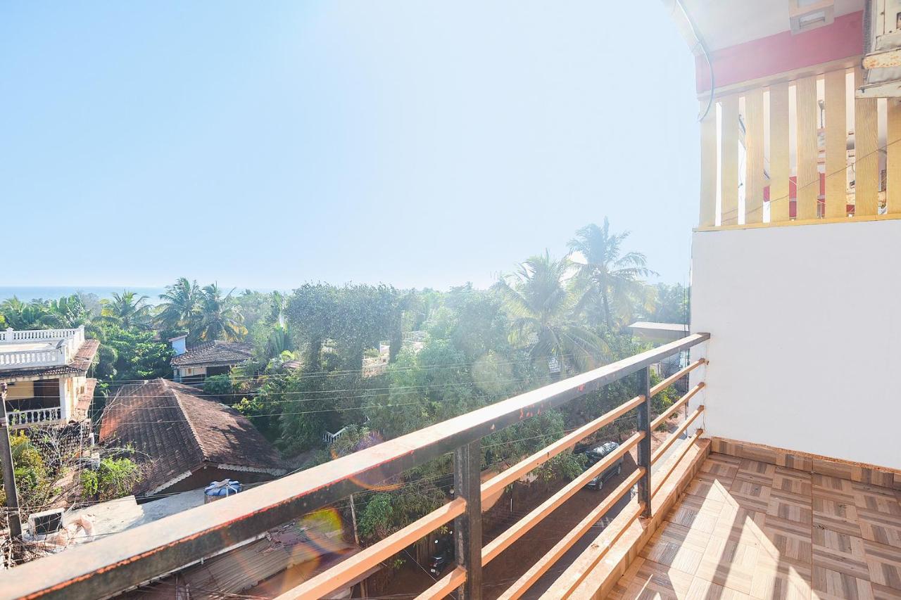 Fabexpress The Voyage Hotel Morjim Exterior photo