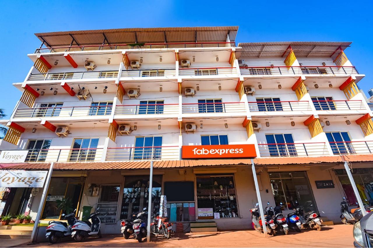 Fabexpress The Voyage Hotel Morjim Exterior photo